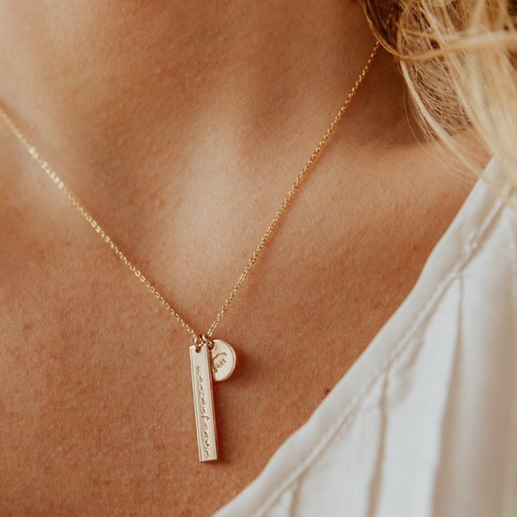 āMotherly Loveā Mama Bear Pendant Layered Necklace - Picture 8 of 10